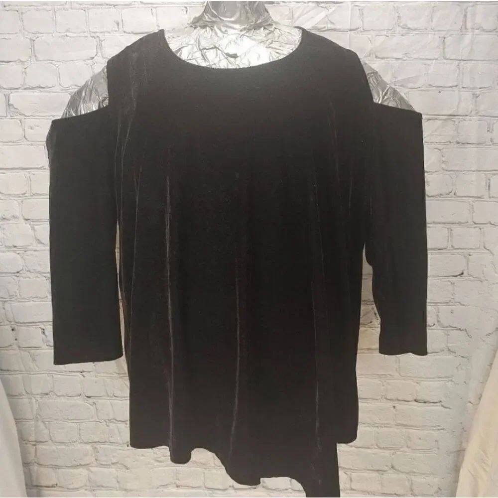 NY Collection Women's PLUS Size 3X Black Velour Cold Shoulder Blouse.
